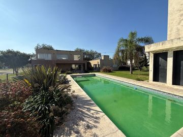 VENTA CASA 4 DORM SAN ISIDRO SOBRE BV PRINCIPAL