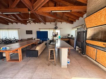 VENTA CASA 4 DORM SAN ISIDRO SOBRE BV PRINCIPAL