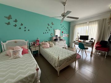 VENTA CASA 4 DORM SAN ISIDRO SOBRE BV PRINCIPAL