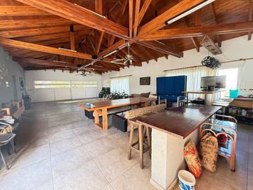 VENTA CASA 4 DORM SAN ISIDRO SOBRE BV PRINCIPAL
