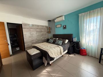 VENTA CASA 4 DORM SAN ISIDRO SOBRE BV PRINCIPAL