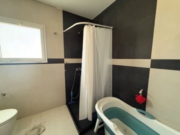 VENTA CASA 4 DORM SAN ISIDRO SOBRE BV PRINCIPAL