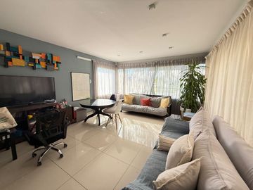 VENTA CASA 4 DORM SAN ISIDRO SOBRE BV PRINCIPAL
