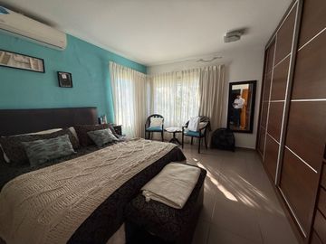 VENTA CASA 4 DORM SAN ISIDRO SOBRE BV PRINCIPAL