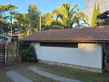CASA VENTA VILLA GESELL ESTILO ALPINO GAS NATURAL