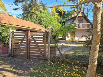 CASA VENTA VILLA GESELL ESTILO ALPINO GAS NATURAL