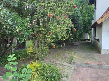 CASA VENTA VILLA GESELL ESTILO ALPINO GAS NATURAL