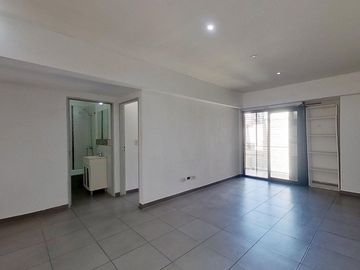 DEPARTAMENTO SEMIPISO 2 AMBIENTES CON BALCÓN