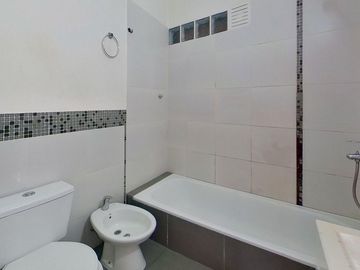 DEPARTAMENTO SEMIPISO 2 AMBIENTES CON BALCÓN