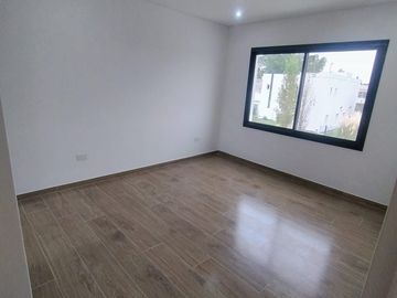 Casa en venta de 4 dormitorios c/ cochera en Lagos de Canning 1