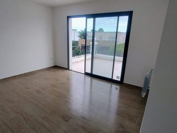 Casa en venta de 4 dormitorios c/ cochera en Lagos de Canning 1