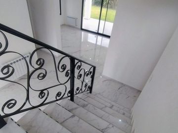 Casa en venta de 4 dormitorios c/ cochera en Lagos de Canning 1