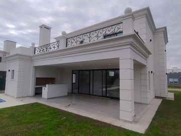 Casa en venta de 4 dormitorios c/ cochera en Lagos de Canning 1