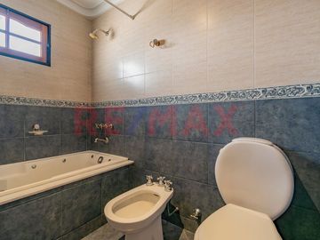 Venta Bº Naon Mataderos Casa 6 Amb Quincho Pileta