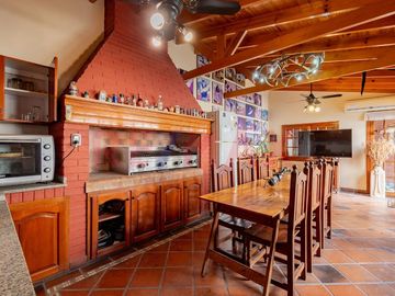 Venta Bº Naon Mataderos Casa 6 Amb Quincho Pileta