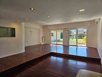 Venta Casa Lomas Jockey 4 amb quincho y garage