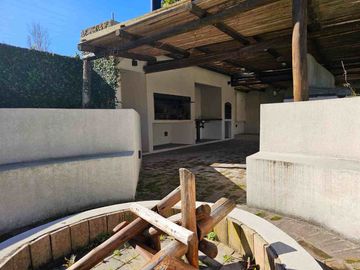 Venta Casa Lomas Jockey 4 amb quincho y garage