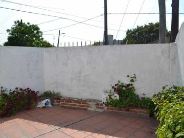 CASA EN VENTA - CLAYPOLE CON QUINCHO Y COCHERA
