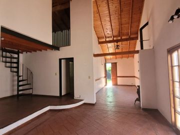 Venta  Lanús Casa 5 ambientes Jardín Quincho Parri