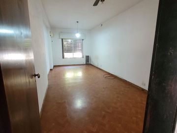 Venta  Lanús Casa 5 ambientes Jardín Quincho Parri