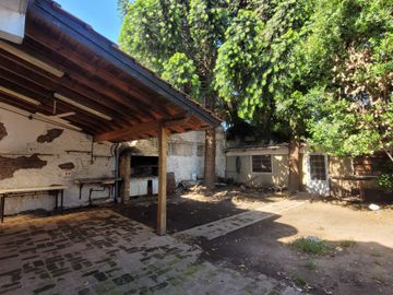 Venta  Lanús Casa 5 ambientes Jardín Quincho Parri
