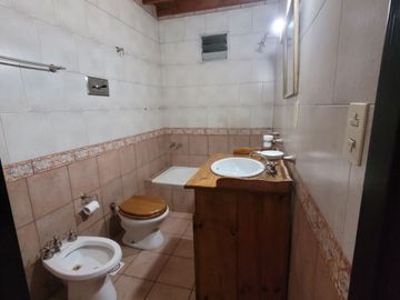 Venta  Lanús Casa 5 ambientes Jardín Quincho Parri