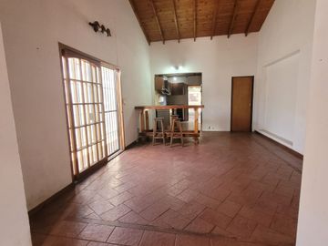 Venta  Lanús Casa 5 ambientes Jardín Quincho Parri