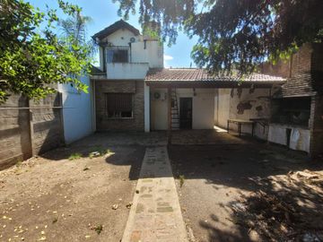 Venta  Lanús Casa 5 ambientes Jardín Quincho Parri