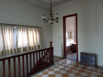 Venta Casa Flores 4 amb 240 metros