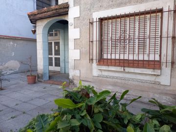 Venta Casa Flores 4 amb 240 metros