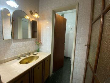 Venta Casa Flores 4 amb 240 metros