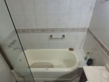 CASA 4 AMB. FONDO QUINCHO PISCINA ZONA RESIDENCIAL