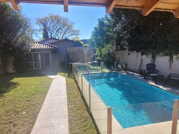 CASA 4 AMB. FONDO QUINCHO PISCINA ZONA RESIDENCIAL