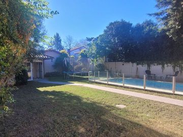 CASA 4 AMB. FONDO QUINCHO PISCINA ZONA RESIDENCIAL