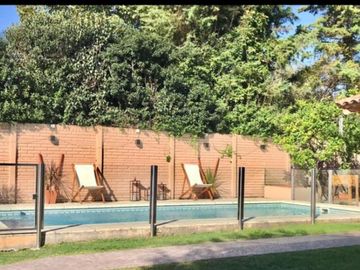 CASA 4 AMB. FONDO QUINCHO PISCINA ZONA RESIDENCIAL