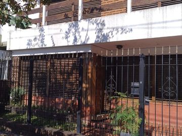 CASA EN VENTA 2 PLANTAS EN WILDE