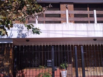 CASA EN VENTA 2 PLANTAS EN WILDE