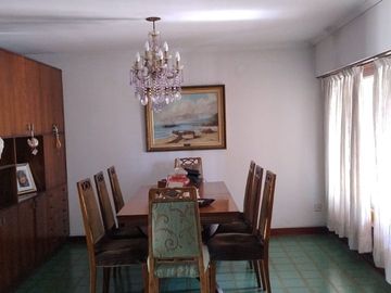 CASA EN VENTA 2 PLANTAS EN WILDE