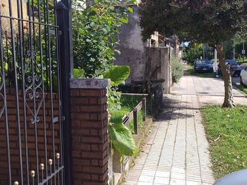 CASA EN VENTA 2 PLANTAS EN WILDE