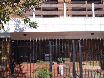 CASA EN VENTA 2 PLANTAS EN WILDE