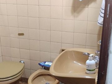 CASA EN VENTA 2 PLANTAS EN WILDE