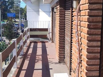 CASA EN VENTA 2 PLANTAS EN WILDE