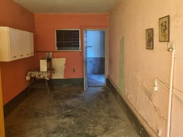 VENTA CASA A REFACCION CERCA ESTACION DE F. VARELA