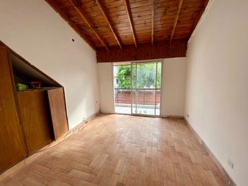 Venta Casa Triplex 4  amb M. Coronado APTO CREDITO