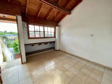 Venta Casa Triplex 4  amb M. Coronado APTO CREDITO