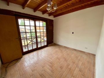 Venta Casa Triplex 4  amb M. Coronado APTO CREDITO
