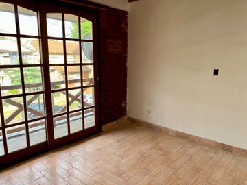Venta Casa Triplex 4  amb M. Coronado APTO CREDITO