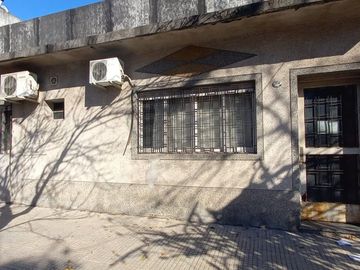 VENTA CASA MUTIFAMILIAR LOTE PROPIO MATADEROS