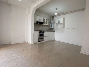 VENTA DEPARTAMENTO CÉNTRICO CON PATIO EN PB