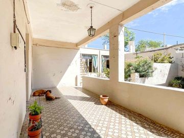 CASA ANTIGUA EN VENTA EN PERGAMINO CON PATIO